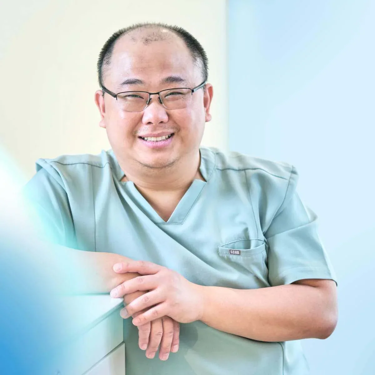 Hendra Kusuma — Zahnarzt und Fachzahnarzt für Oralchirurgie in Lippstadt